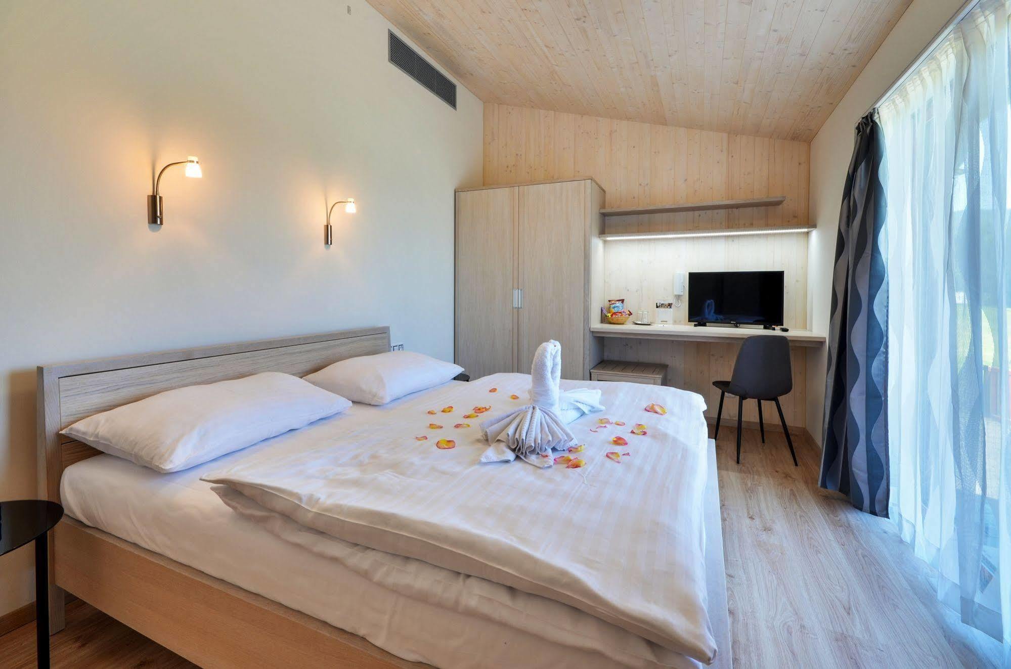 Green Inn Hotel Ostravice Bagian luar foto