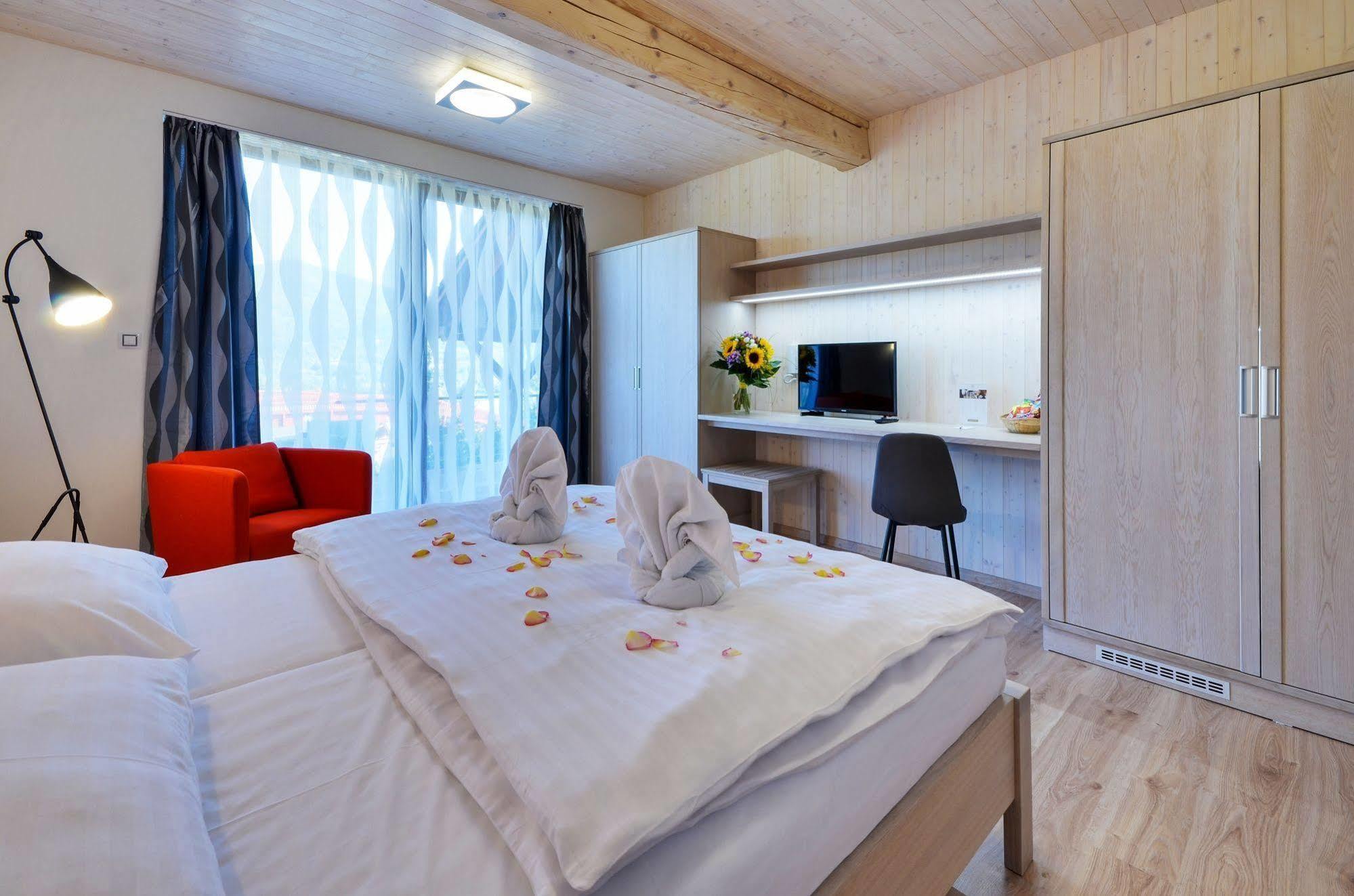 Green Inn Hotel Ostravice Bagian luar foto