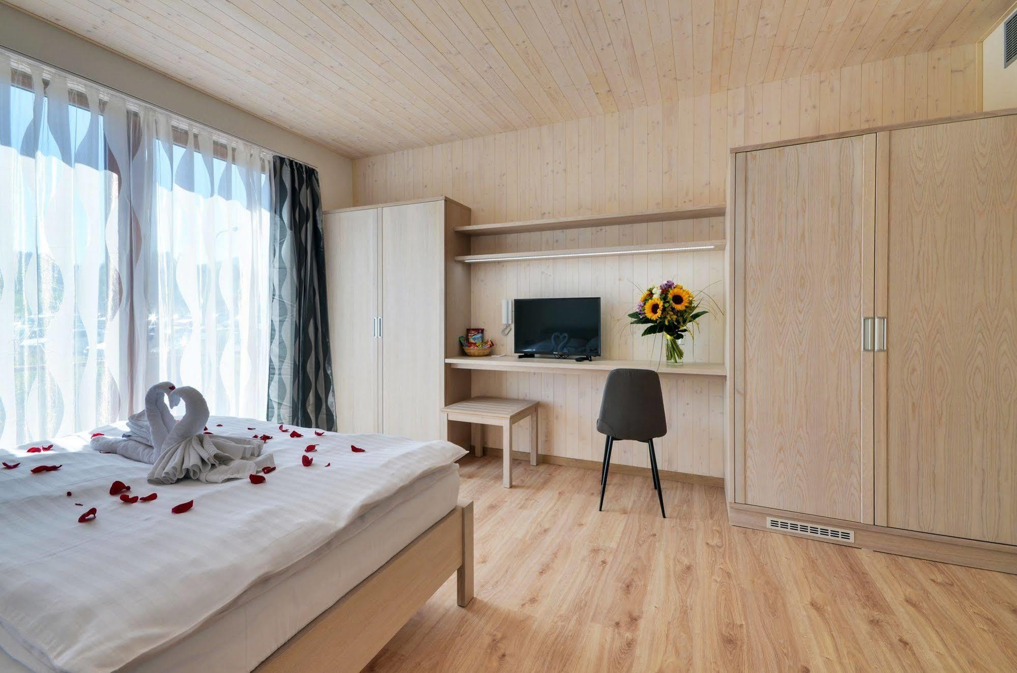 Green Inn Hotel Ostravice Bagian luar foto